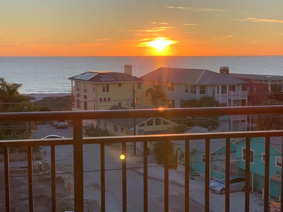 Gulf Coast Gold Private Condo - 2Bed, 2Bath, Sleep 6, Across Street From Beach, Balcony Views Of Sunsets, Beach & Gulf, Pool, Gym St. Pete Beach Exteriér fotografie
